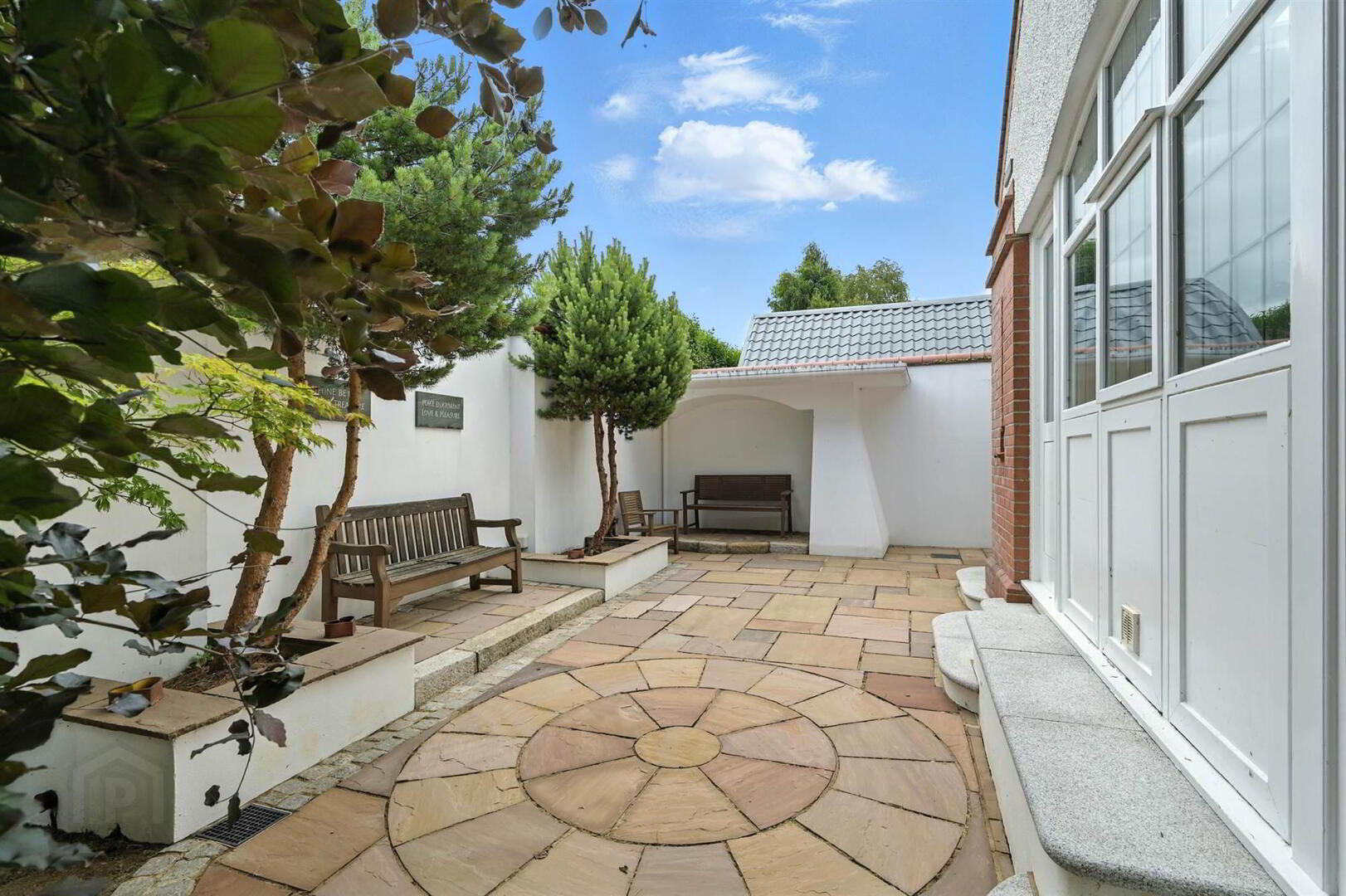 46 & 46a Myrtlefield Park 22 of 37