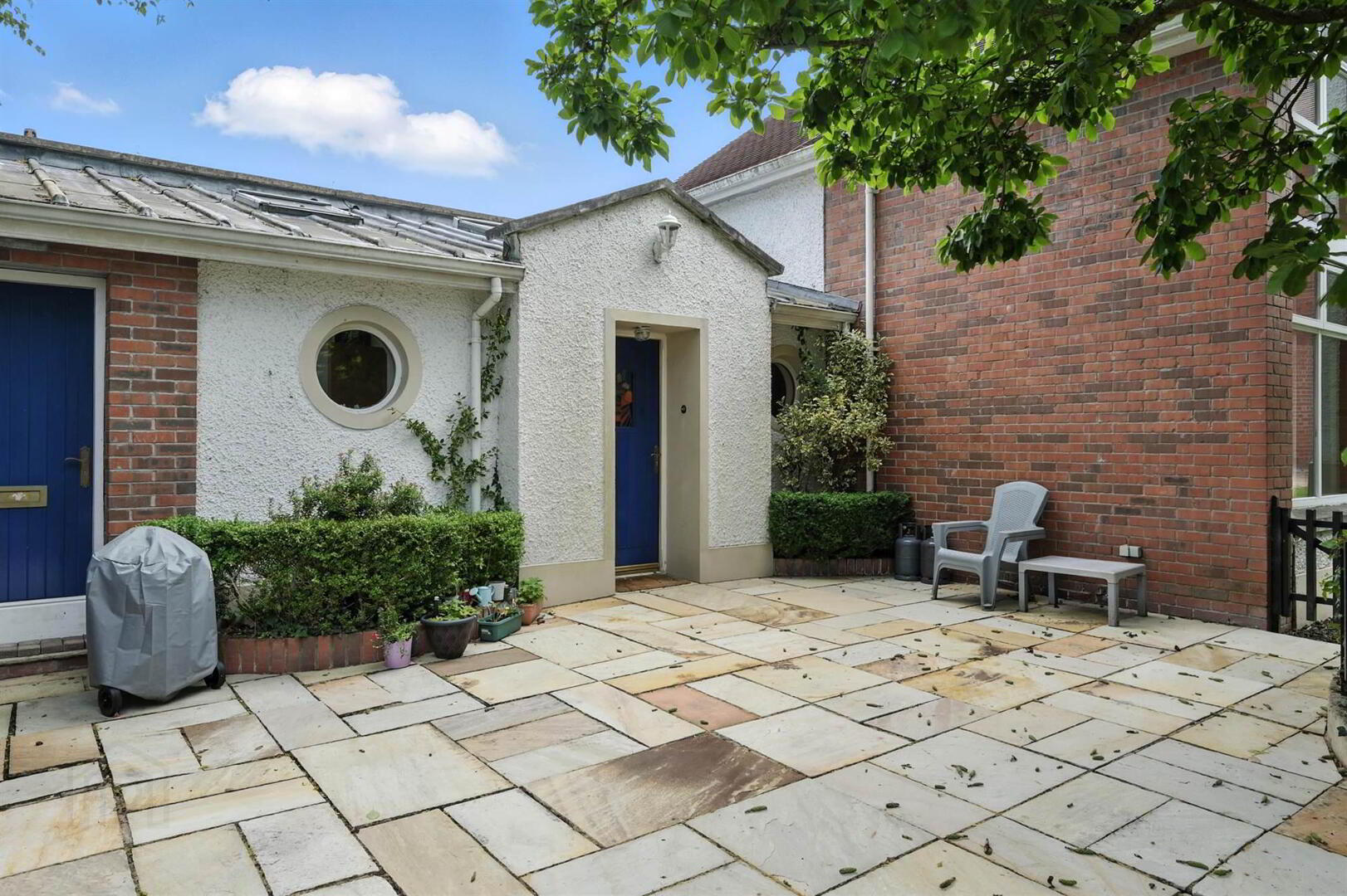 46 & 46a Myrtlefield Park 24 of 37