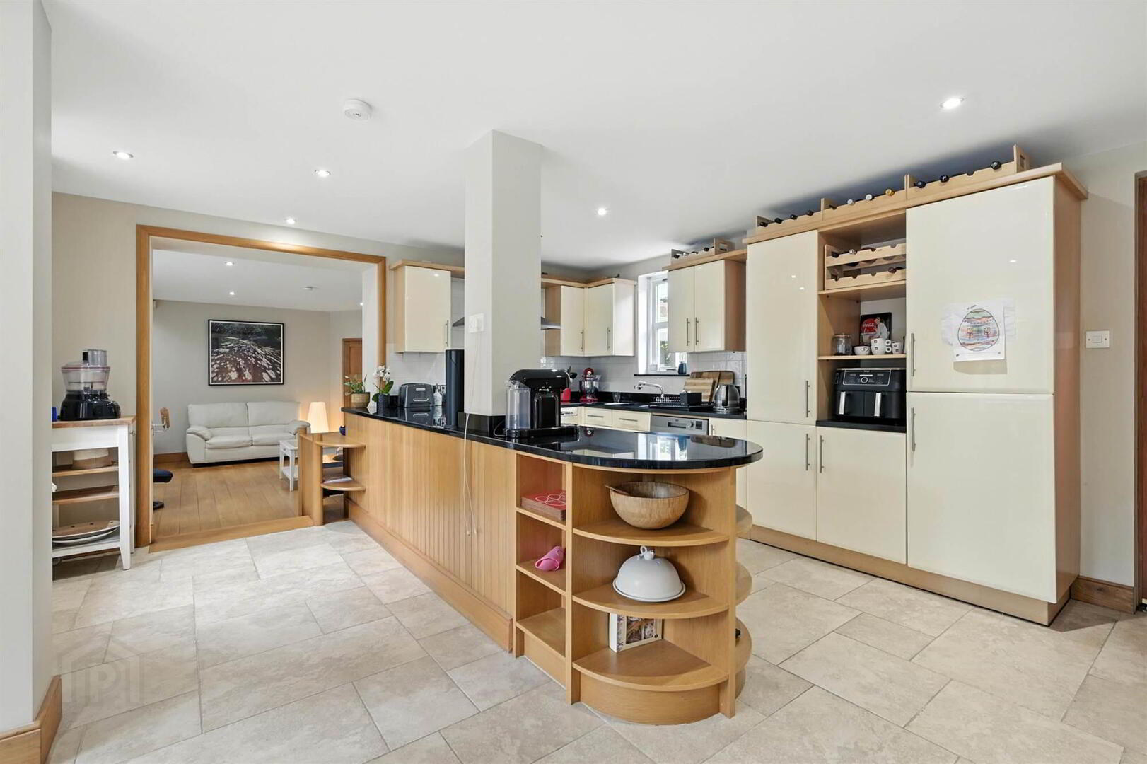 46 & 46a Myrtlefield Park 27 of 37