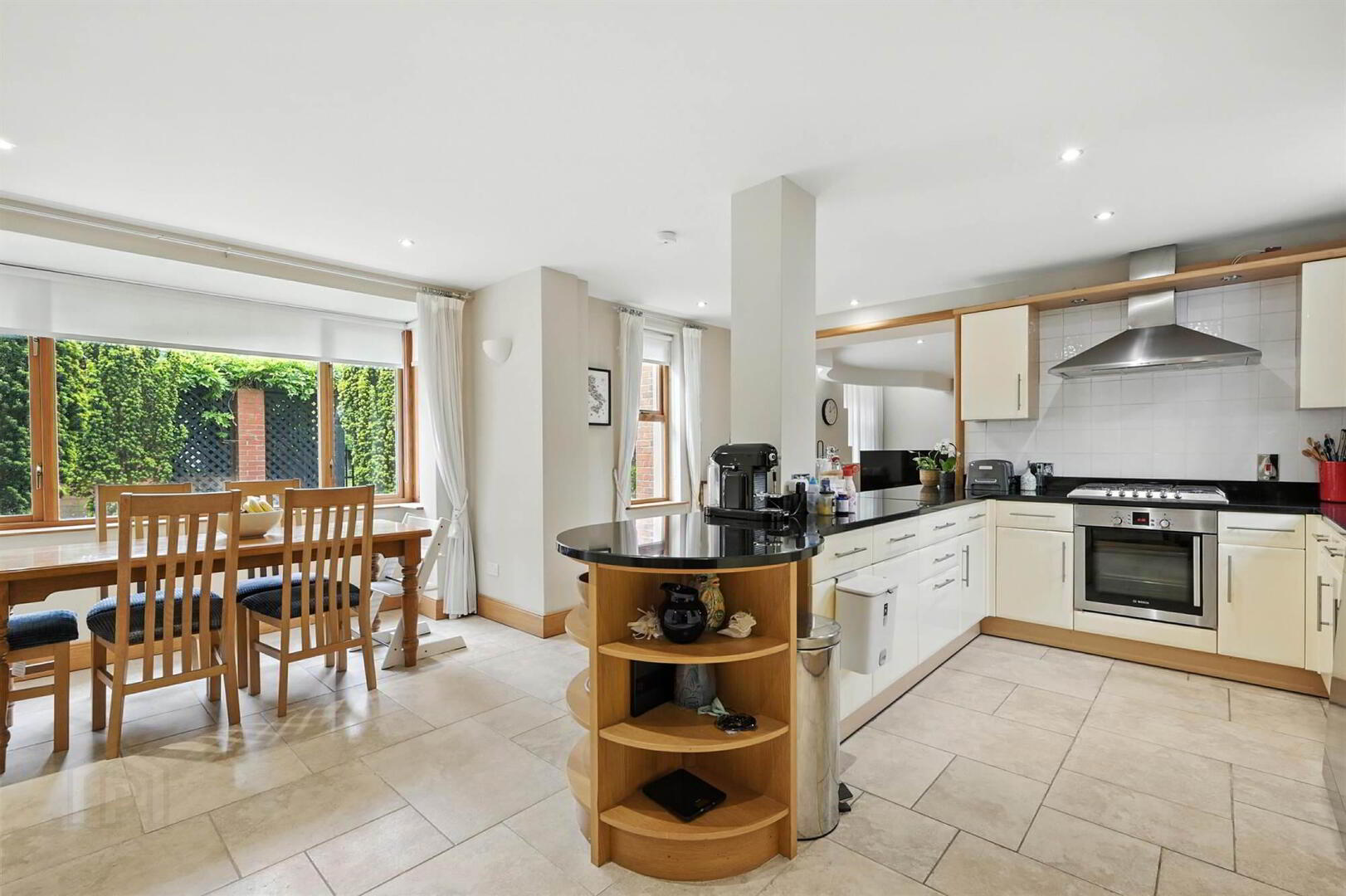 46 & 46a Myrtlefield Park 28 of 37