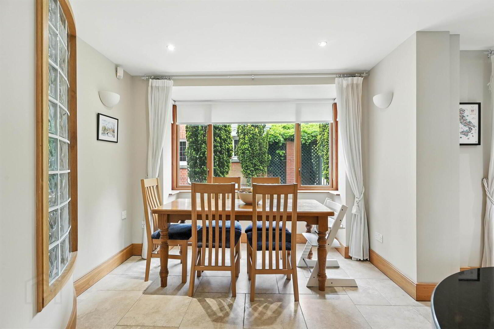 46 & 46a Myrtlefield Park 30 of 37