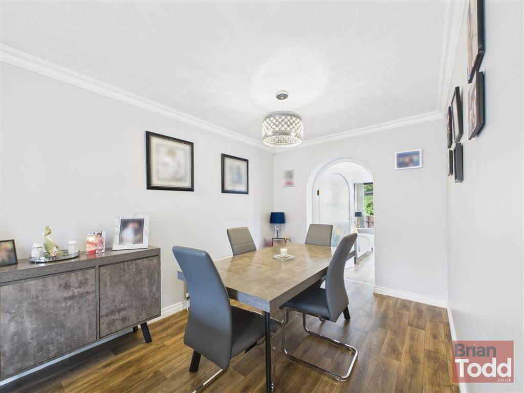 Molyneaux Avenue 4 of 14