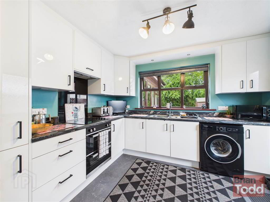 Molyneaux Avenue 6 of 14