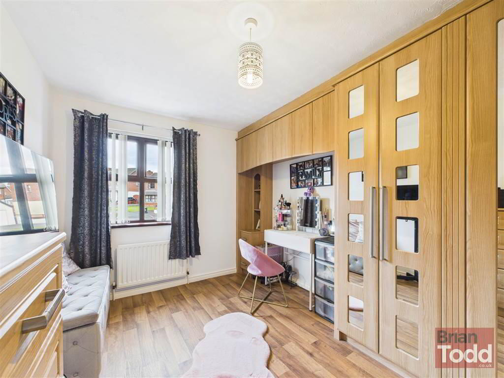 Molyneaux Avenue 7 of 14
