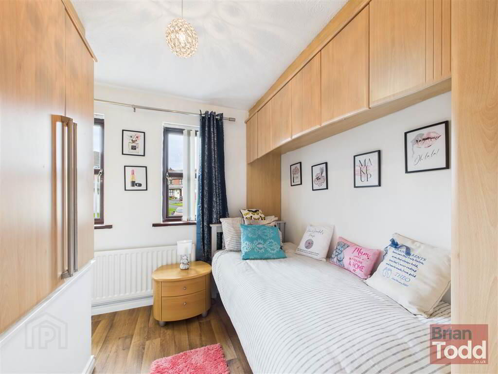 Molyneaux Avenue 9 of 14