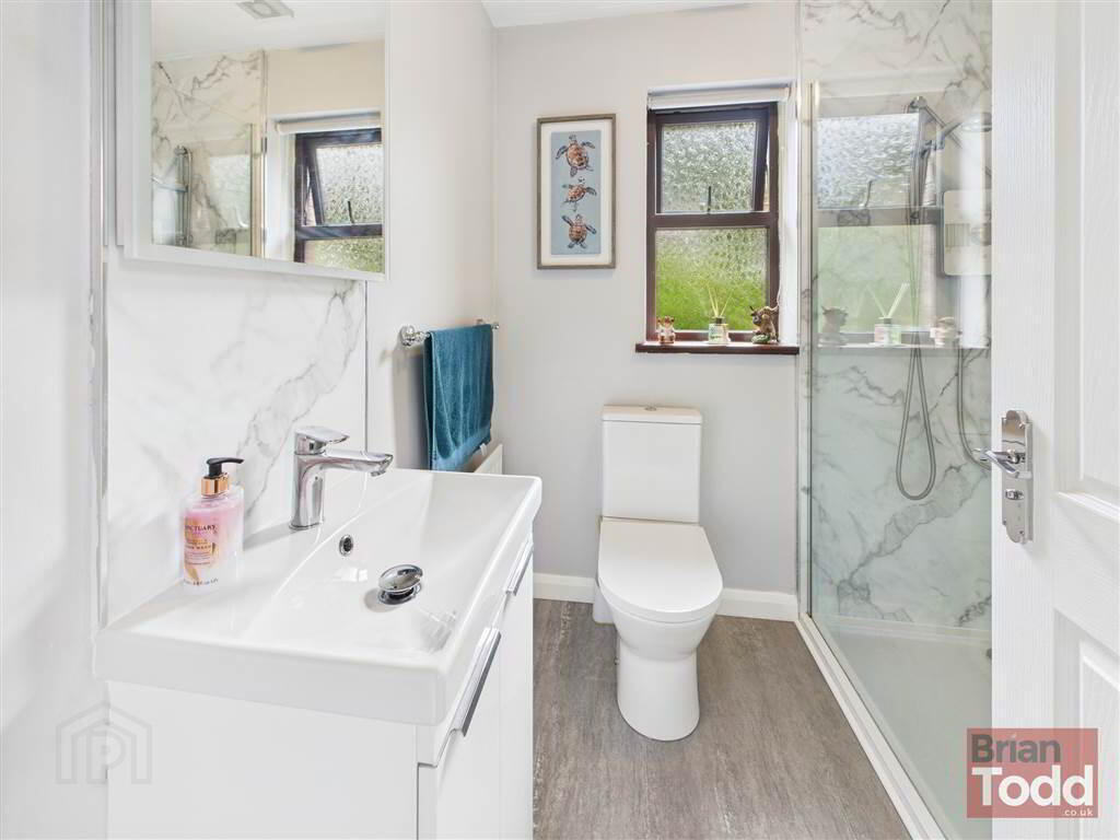 Molyneaux Avenue 10 of 14