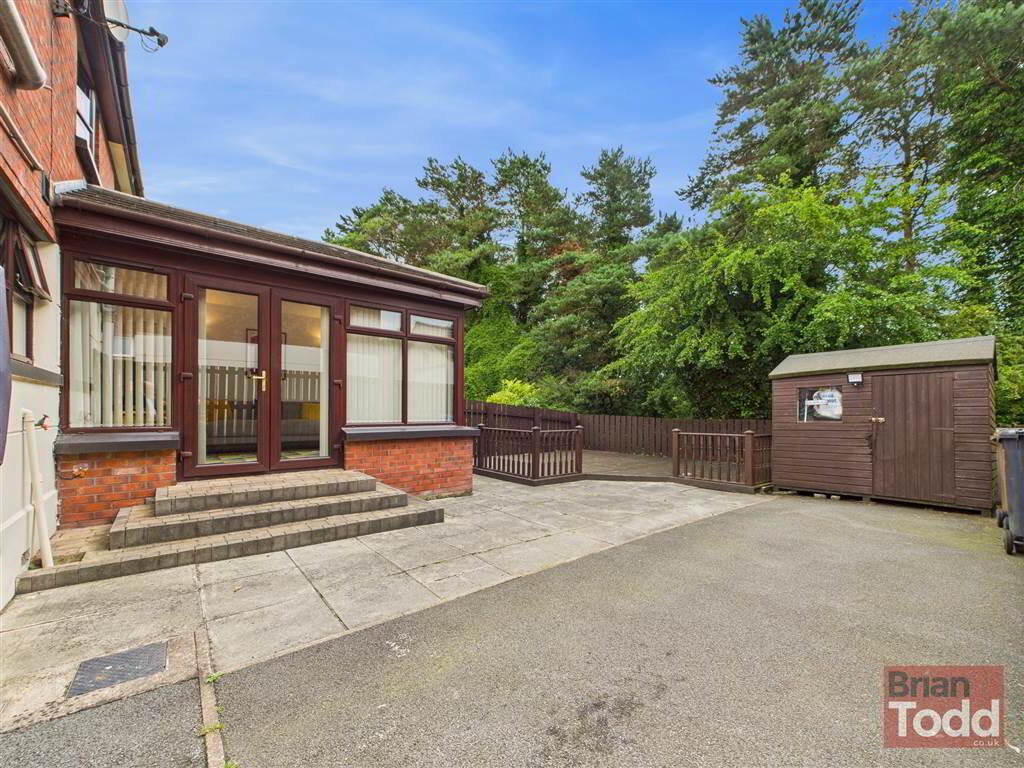 Molyneaux Avenue 11 of 14