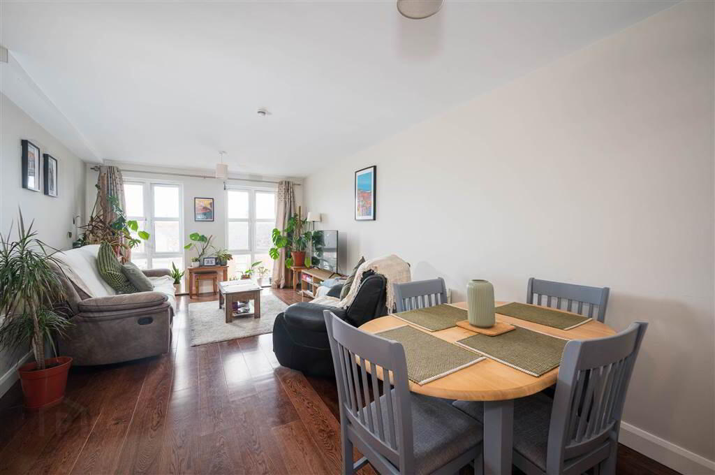 Apt 17, Chichester Building, 33 Old Bakers Court 3 of 8