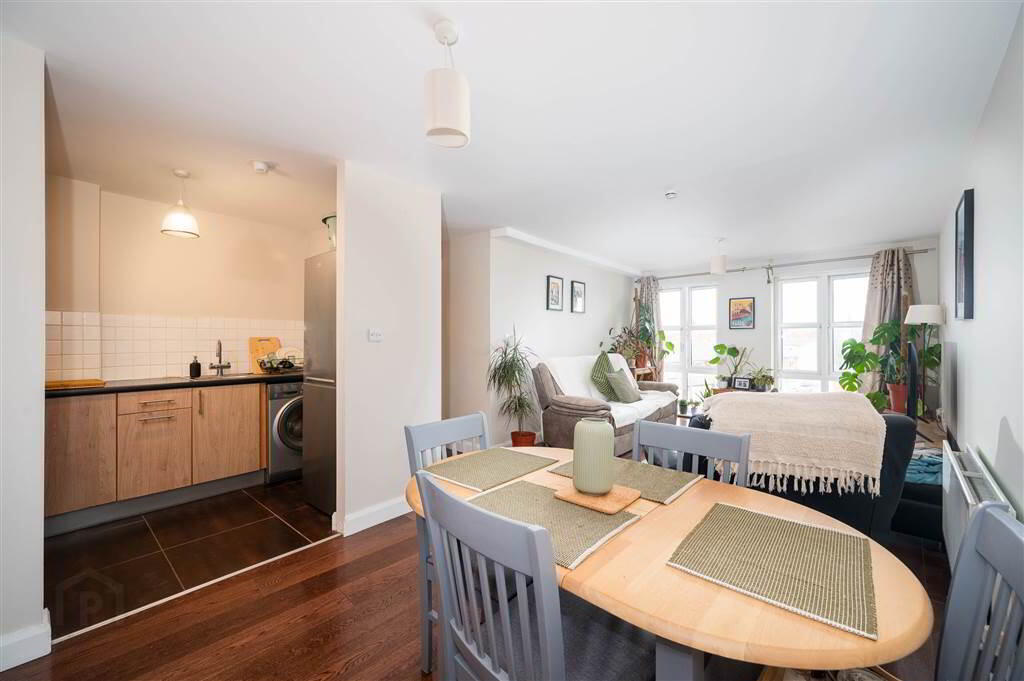 Apt 17, Chichester Building, 33 Old Bakers Court 4 of 8