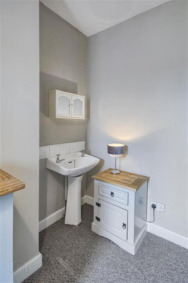 Room 6, 157 University Street 2 of 4
