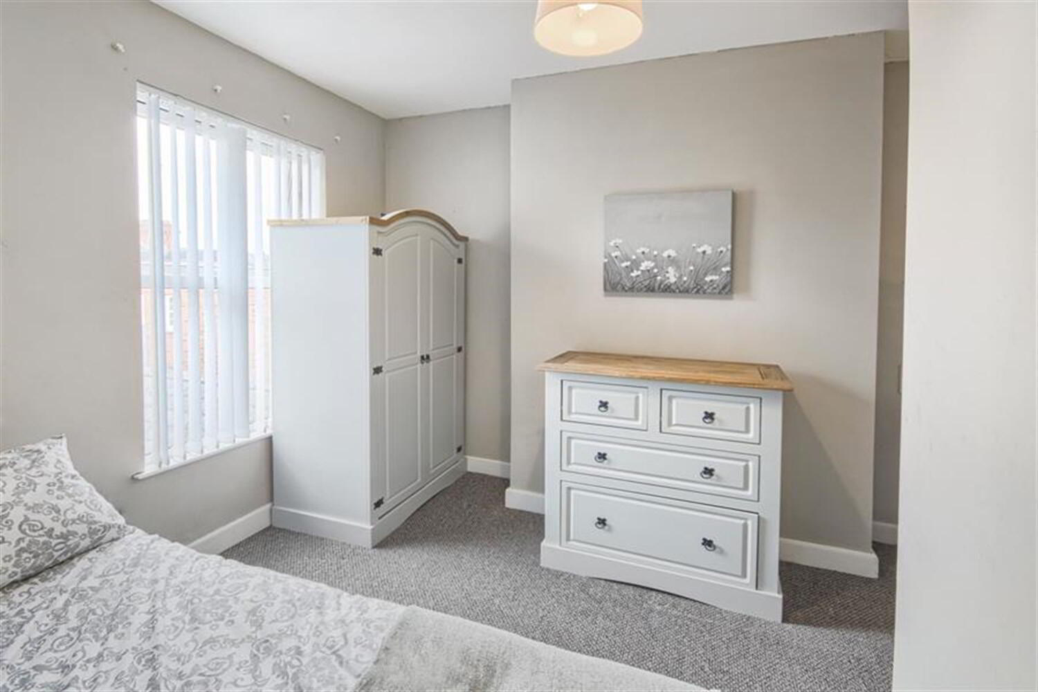 Room 6, 157 University Street 3 of 4