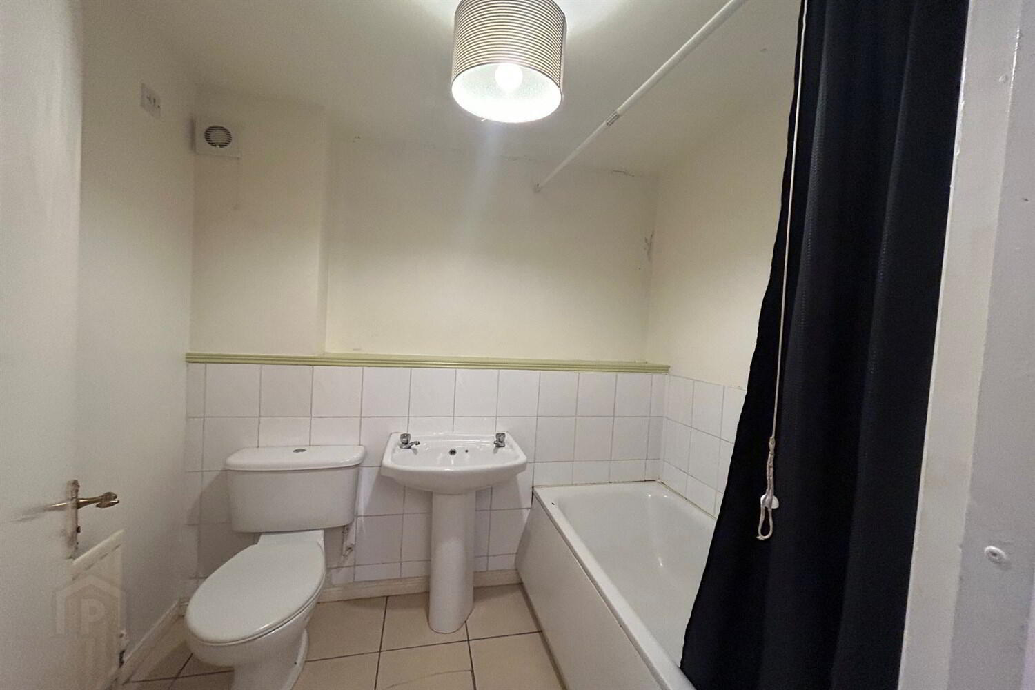 Flat 2, 14 Brookvale Avenue 3 of 4