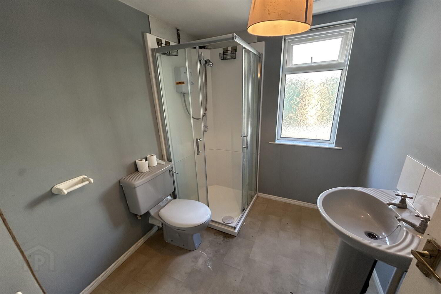 Flat 2, 18 Eia Street 6 of 11