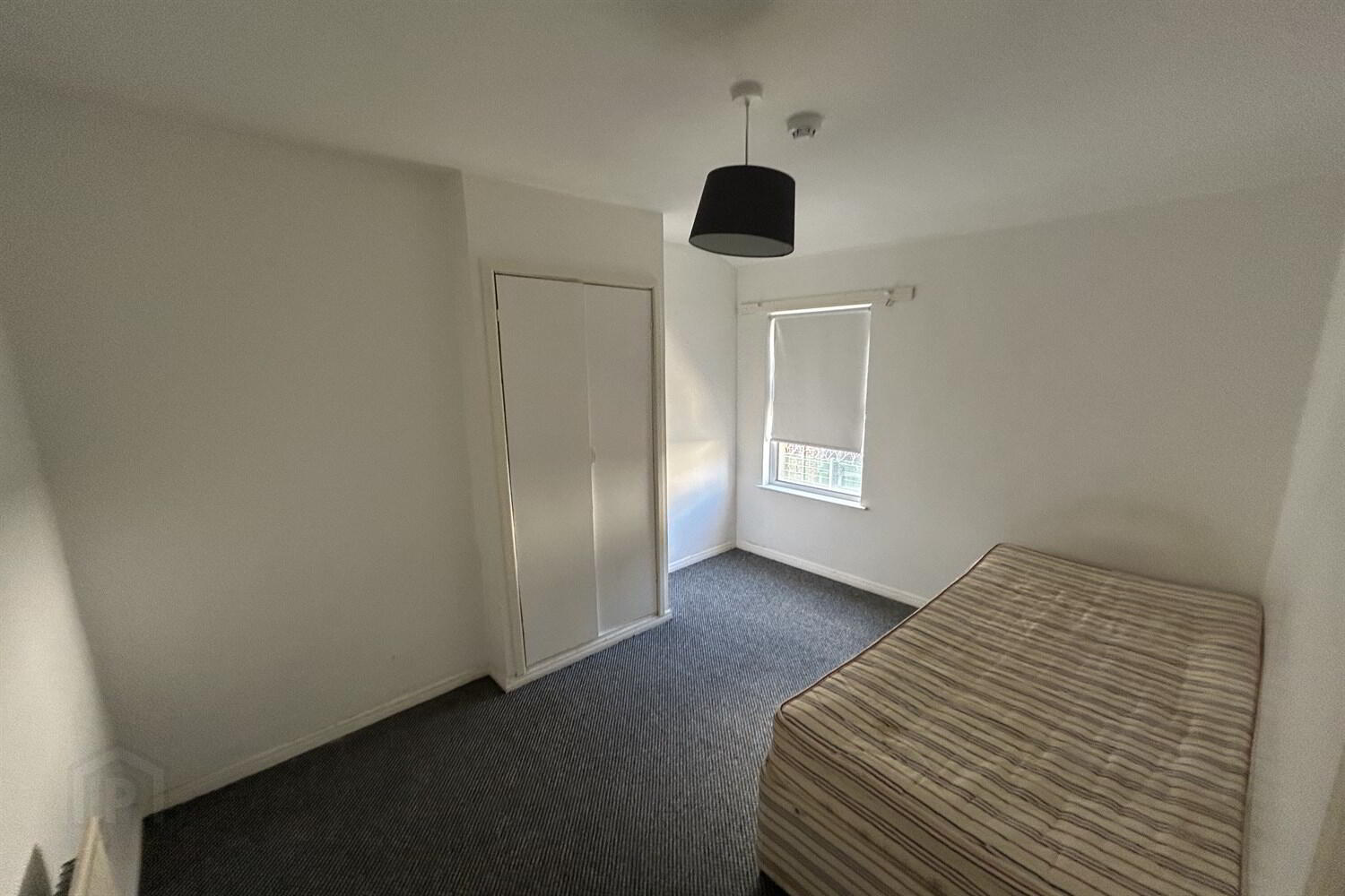 Flat 2, 18 Eia Street 3 of 11