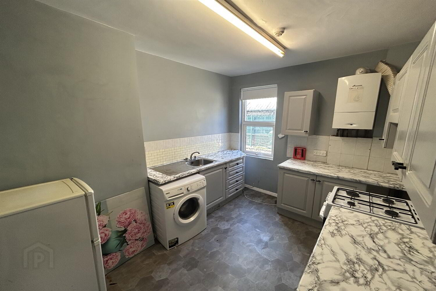 Flat 2, 18 Eia Street 7 of 11