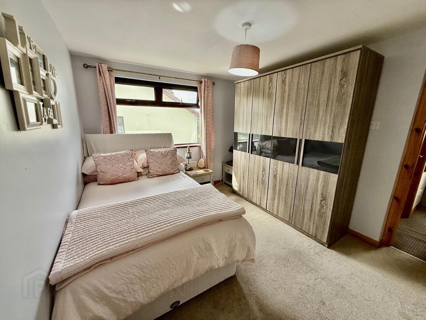 11 Meadowside 19 of 37