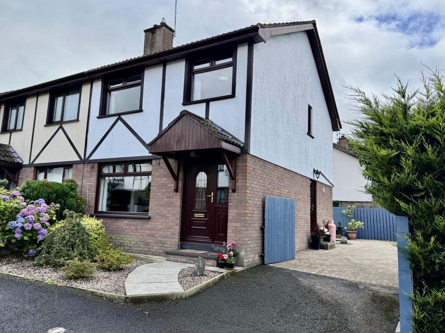 11 Meadowside 1 of 37