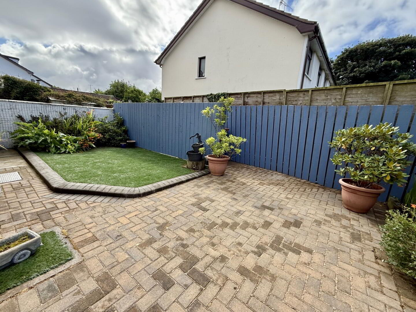 11 Meadowside 33 of 37