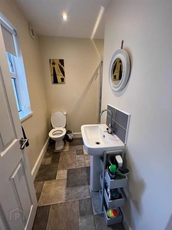 54 Tates Avenue 5 of 7