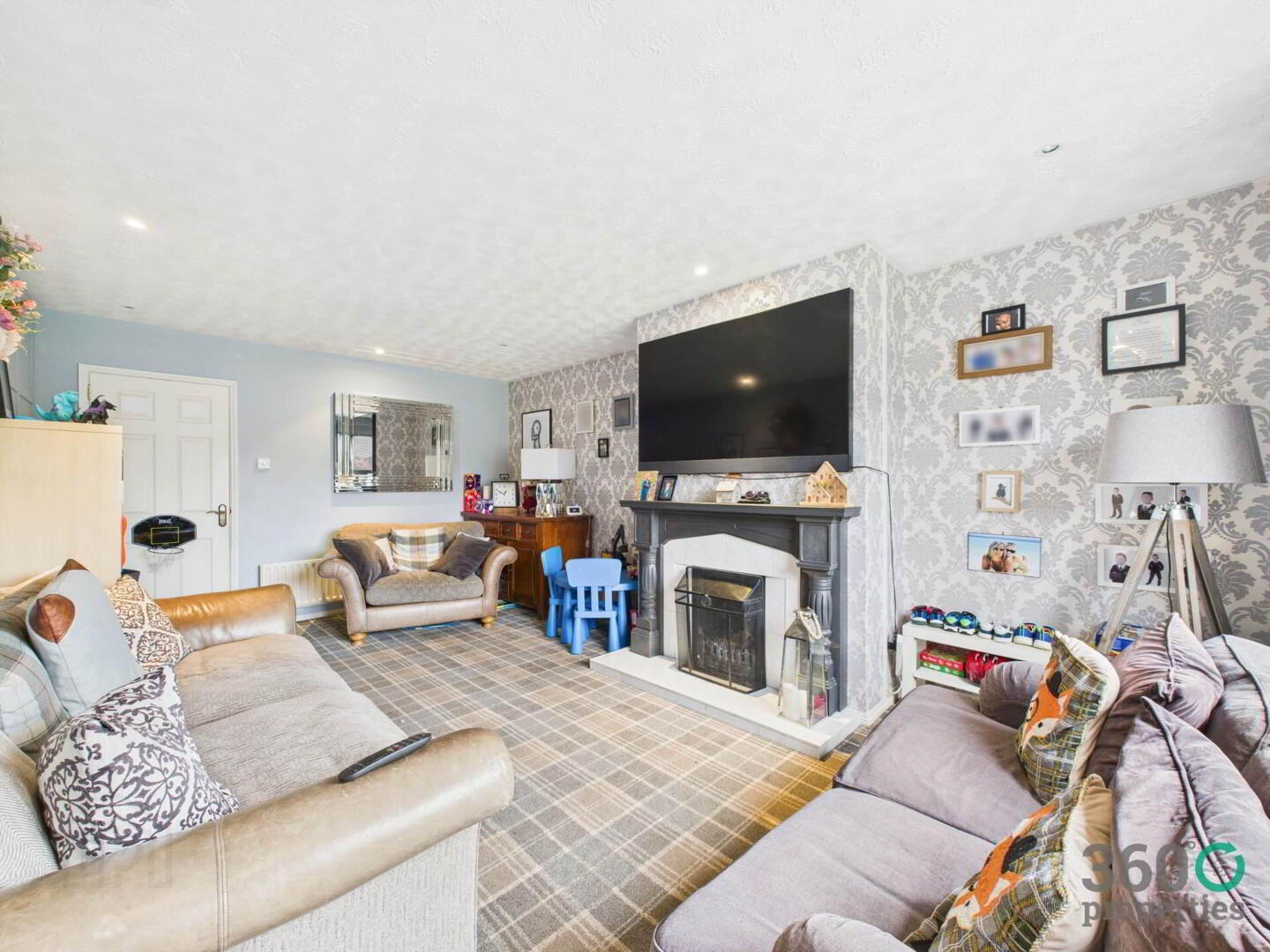 14 Farm Lodge 3 of 19