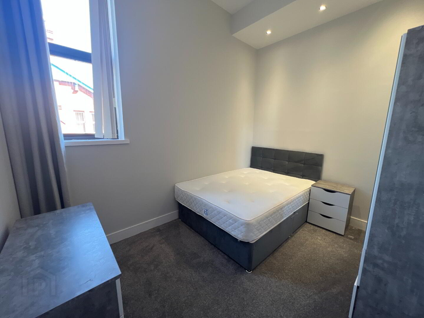 Unit 6, 117 University Street 9 of 11