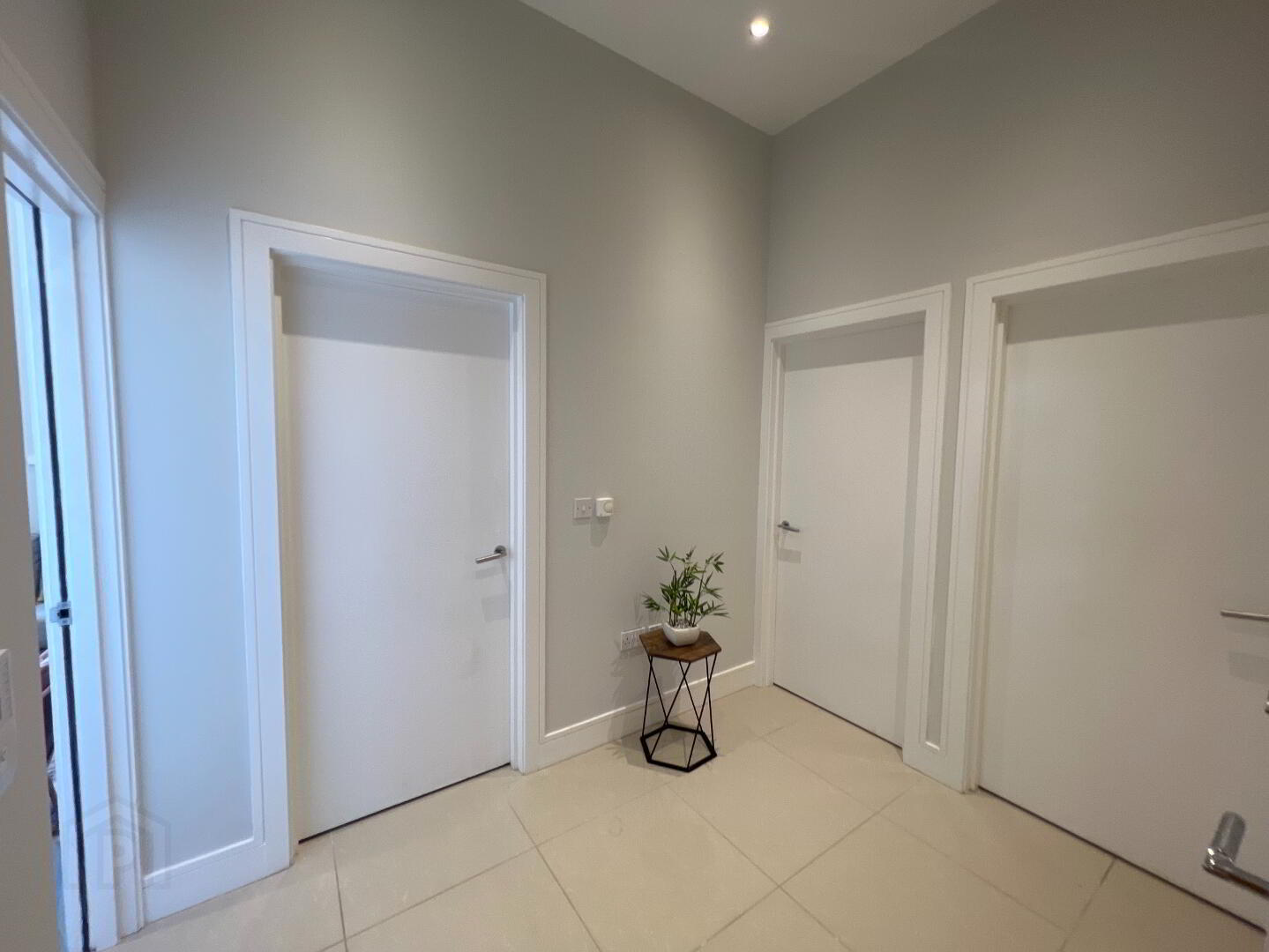 Unit 6, 117 University Street 5 of 11