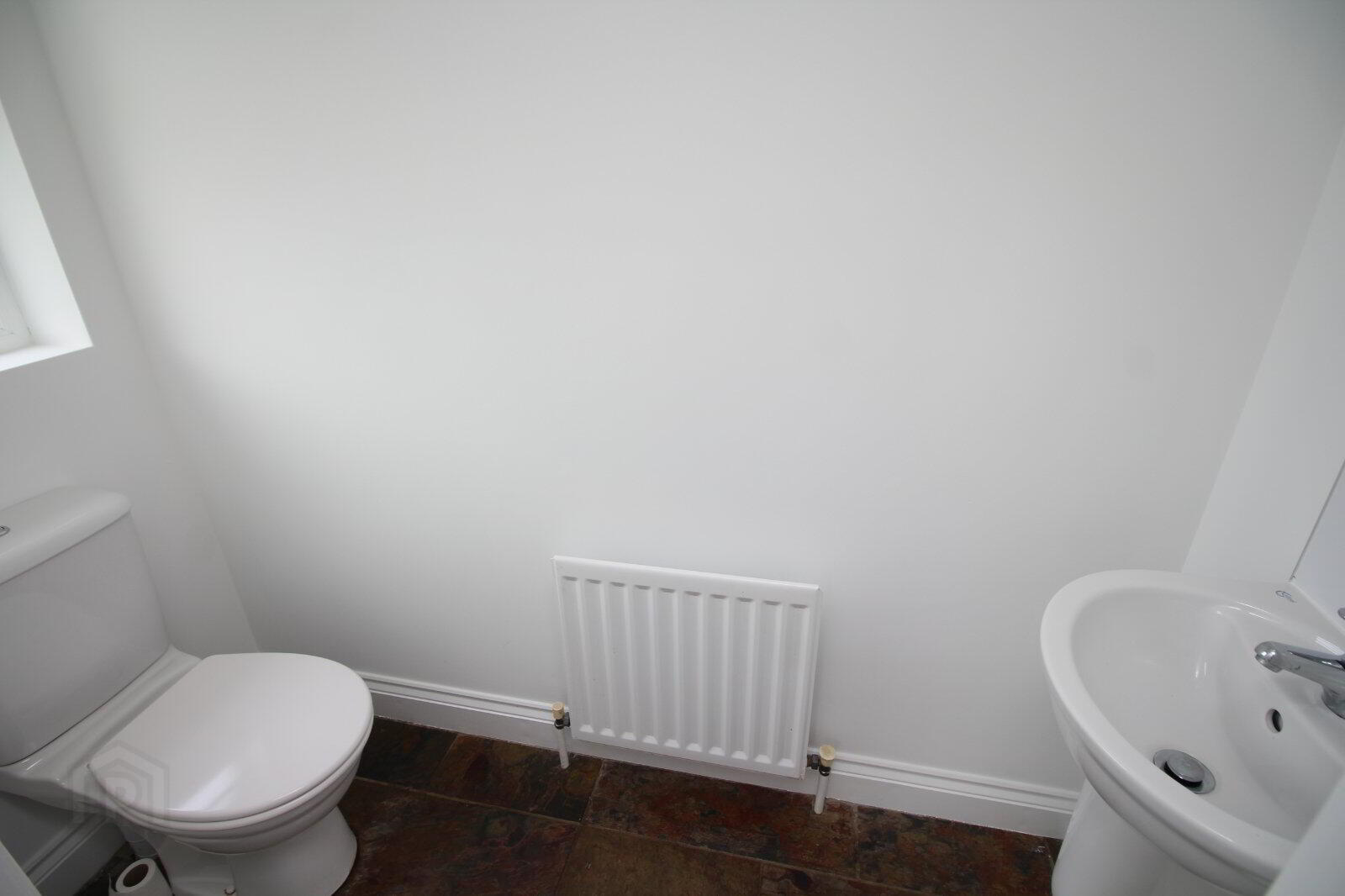 9 Leafield Park 3 of 21