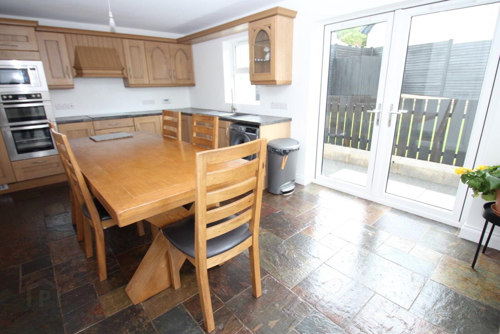 9 Leafield Park 6 of 21