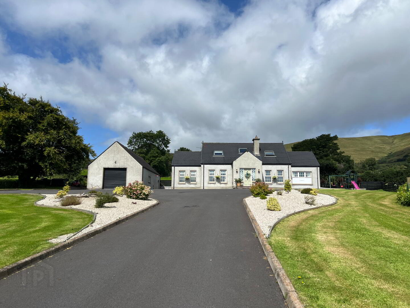 36b Dirnan Road 3 of 99