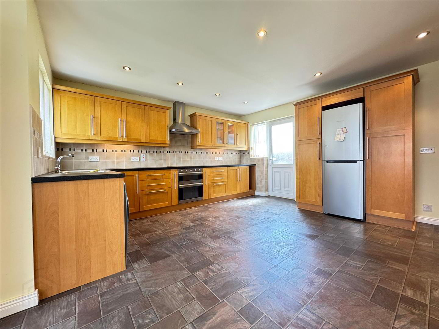 7 Beverley Avenue 5 of 16