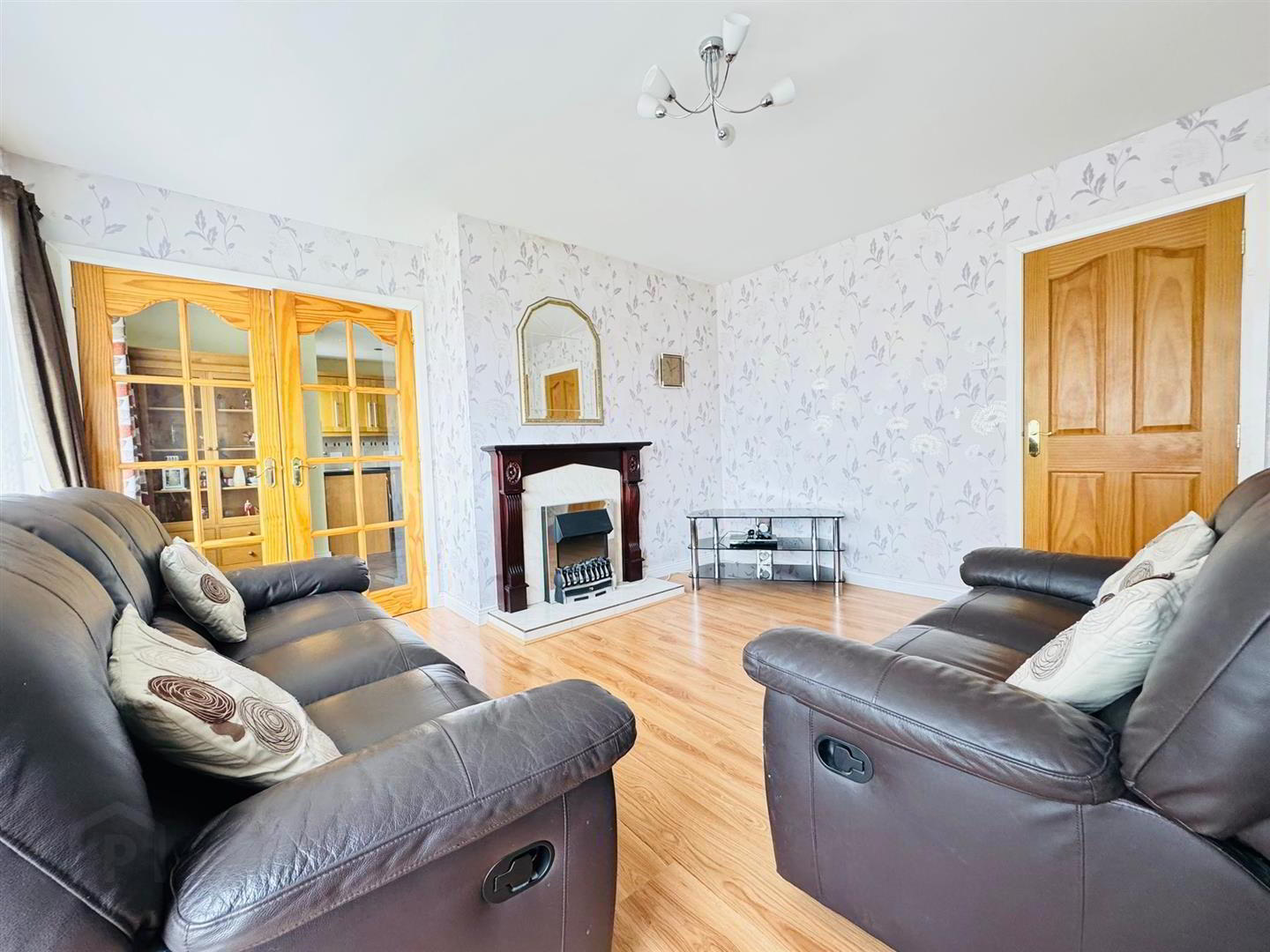 7 Beverley Avenue 3 of 16
