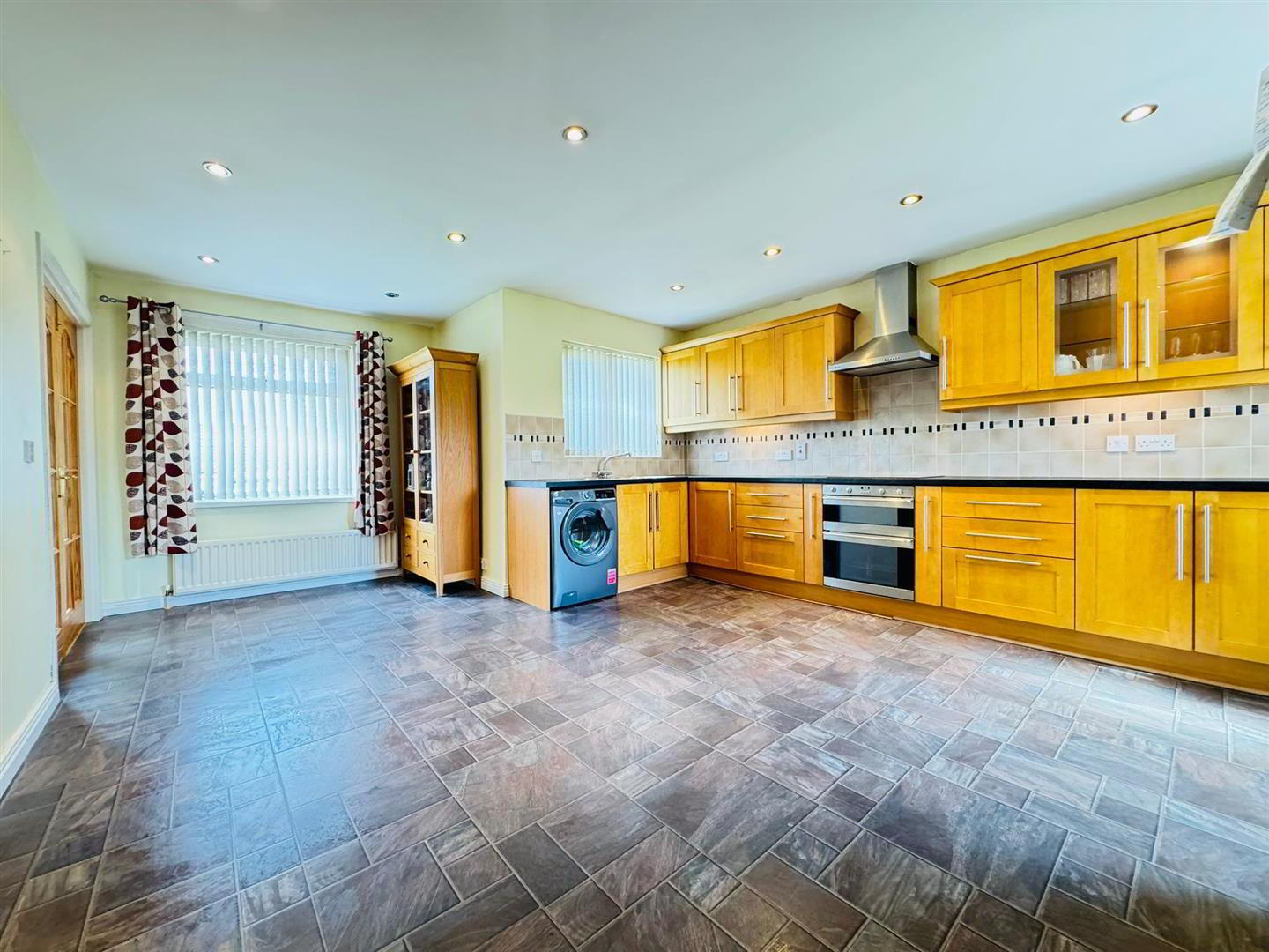 7 Beverley Avenue 4 of 16