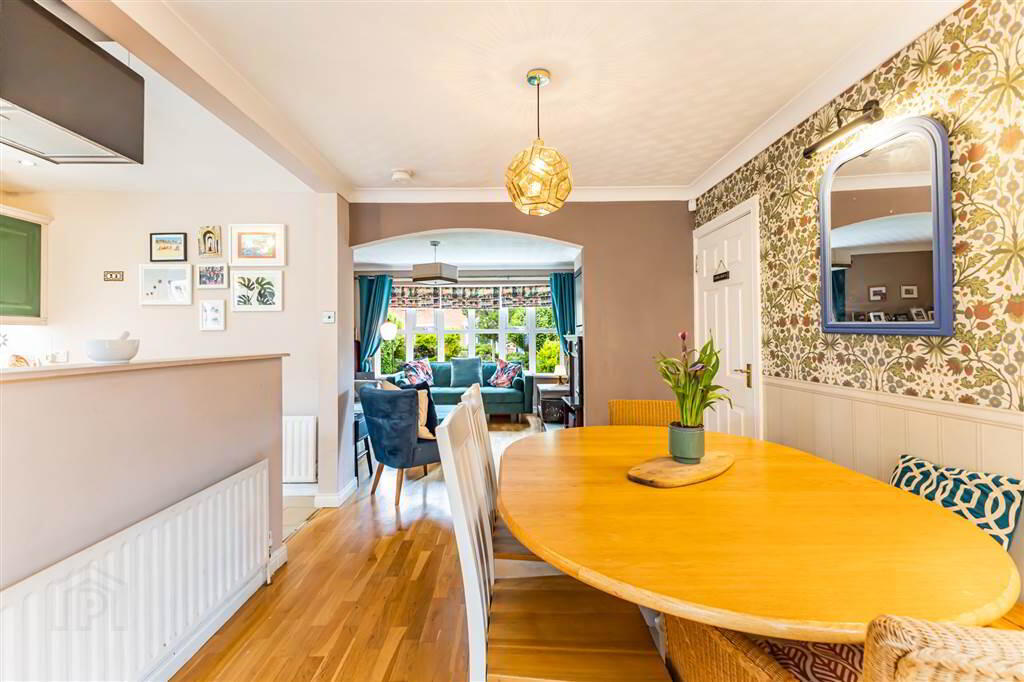 23 Oakwood Park 7 of 28