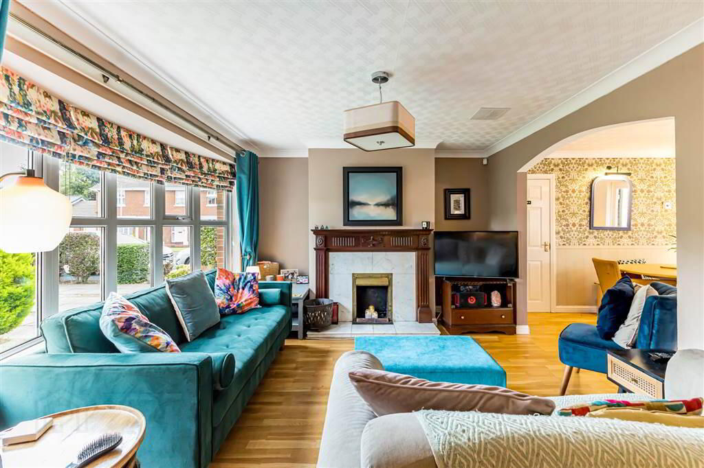 23 Oakwood Park 3 of 28