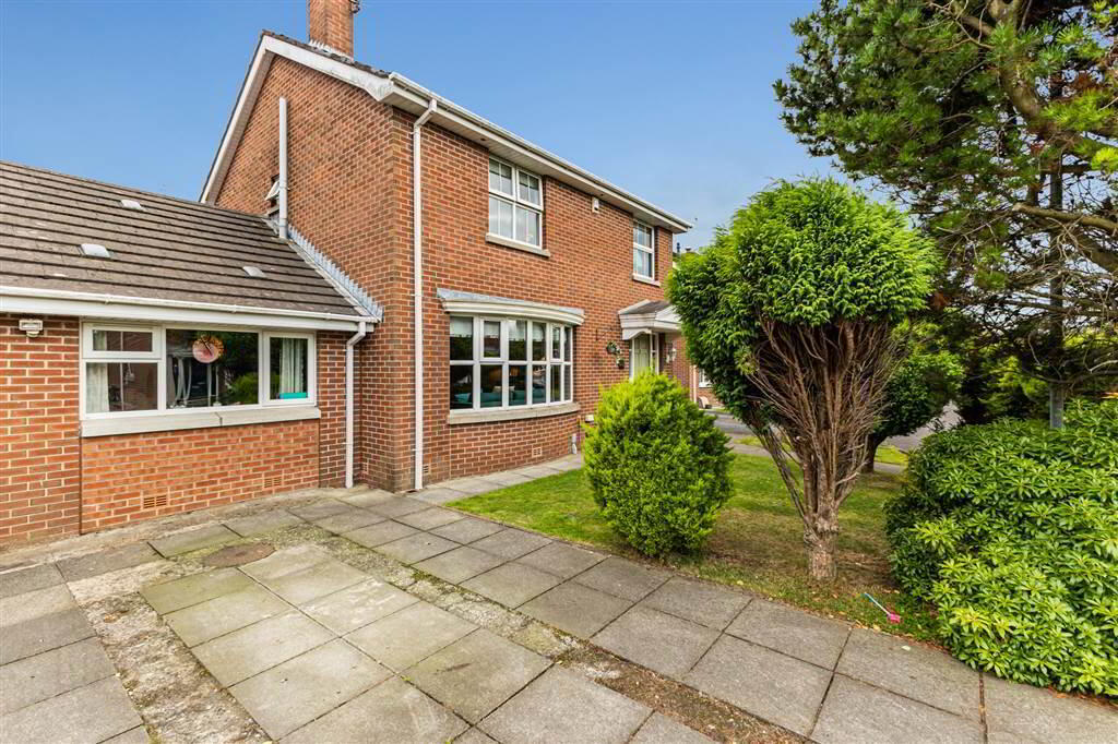 23 Oakwood Park 1 of 28