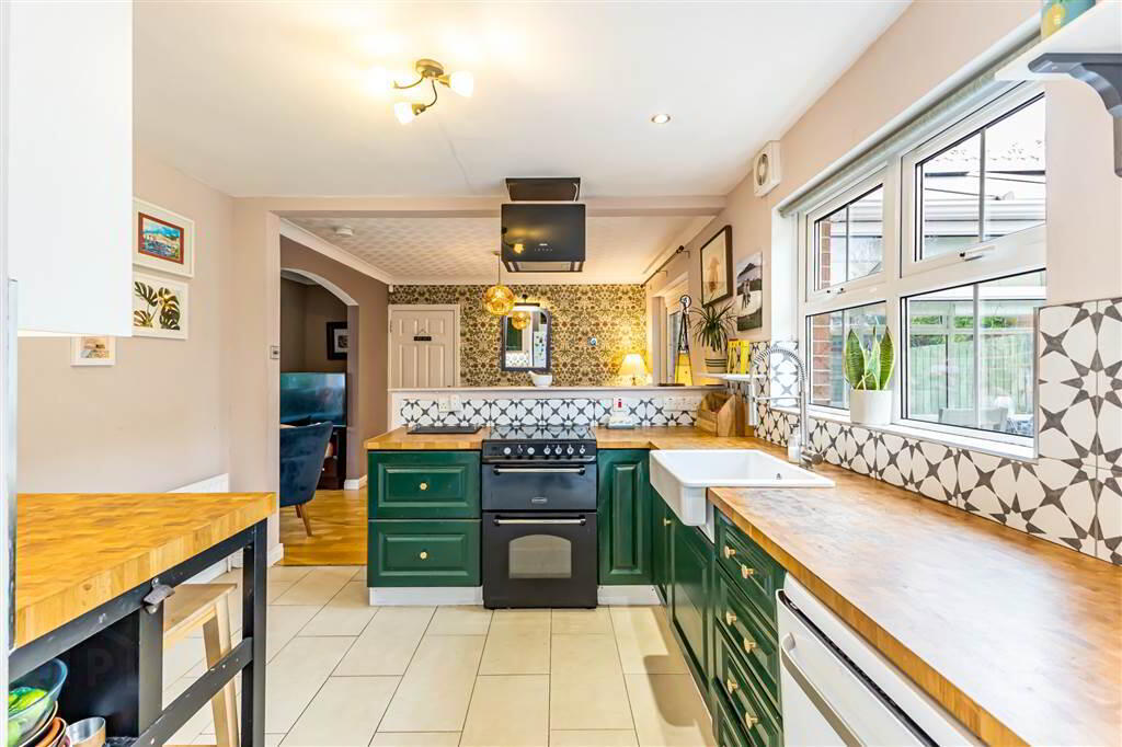 23 Oakwood Park 10 of 28