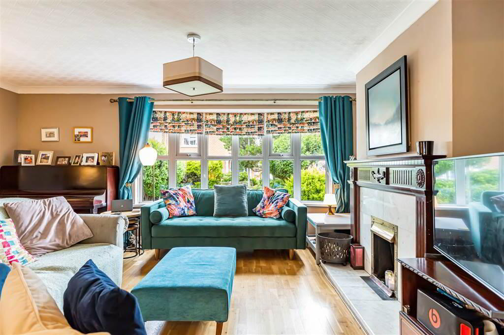 23 Oakwood Park 4 of 28