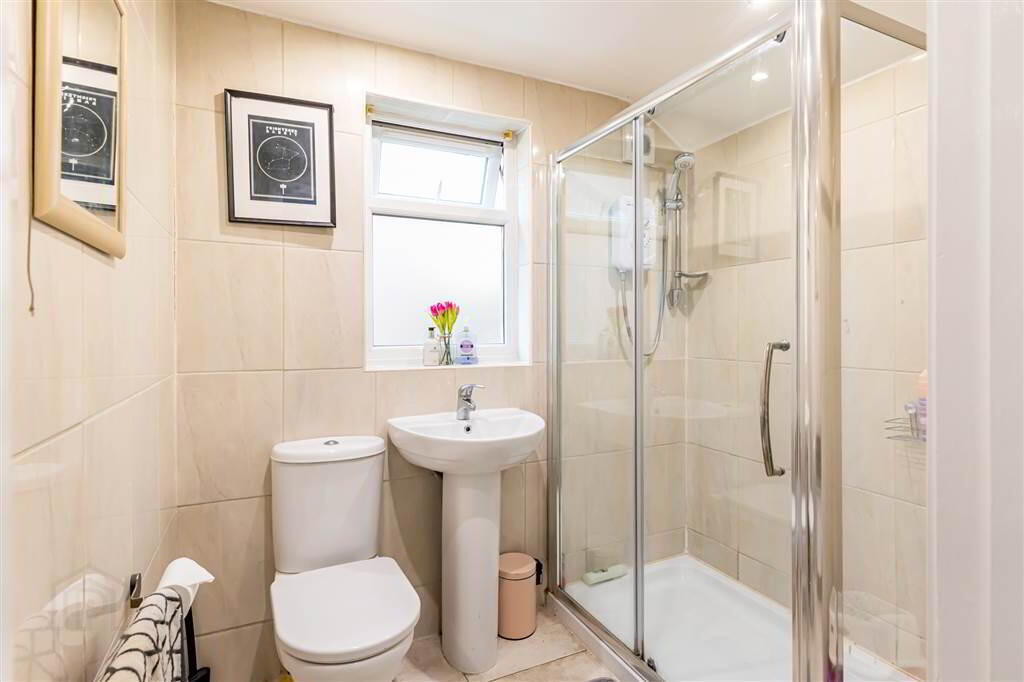 23 Oakwood Park 14 of 28
