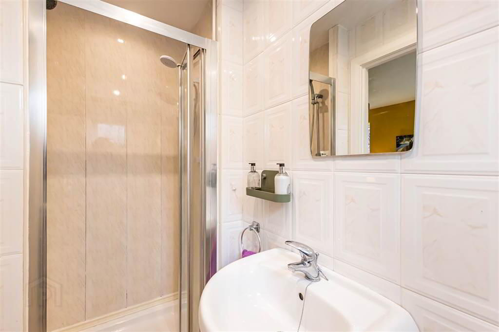 23 Oakwood Park 18 of 28