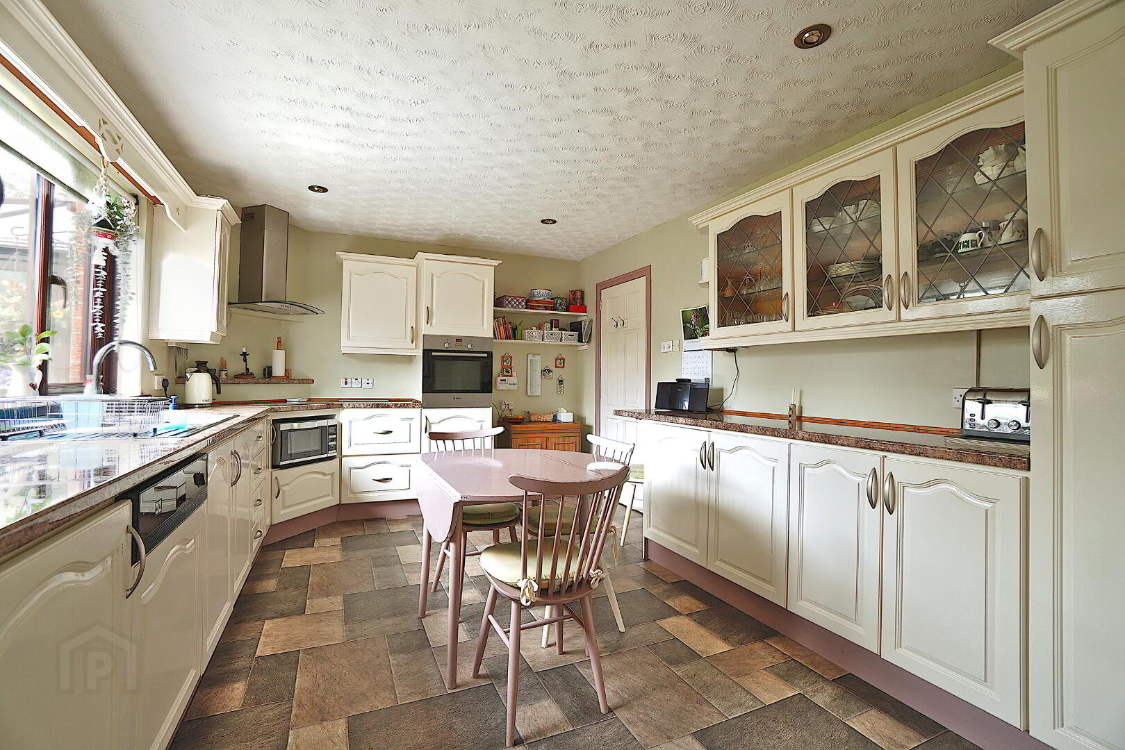 12 Old Manse Road 13 of 27