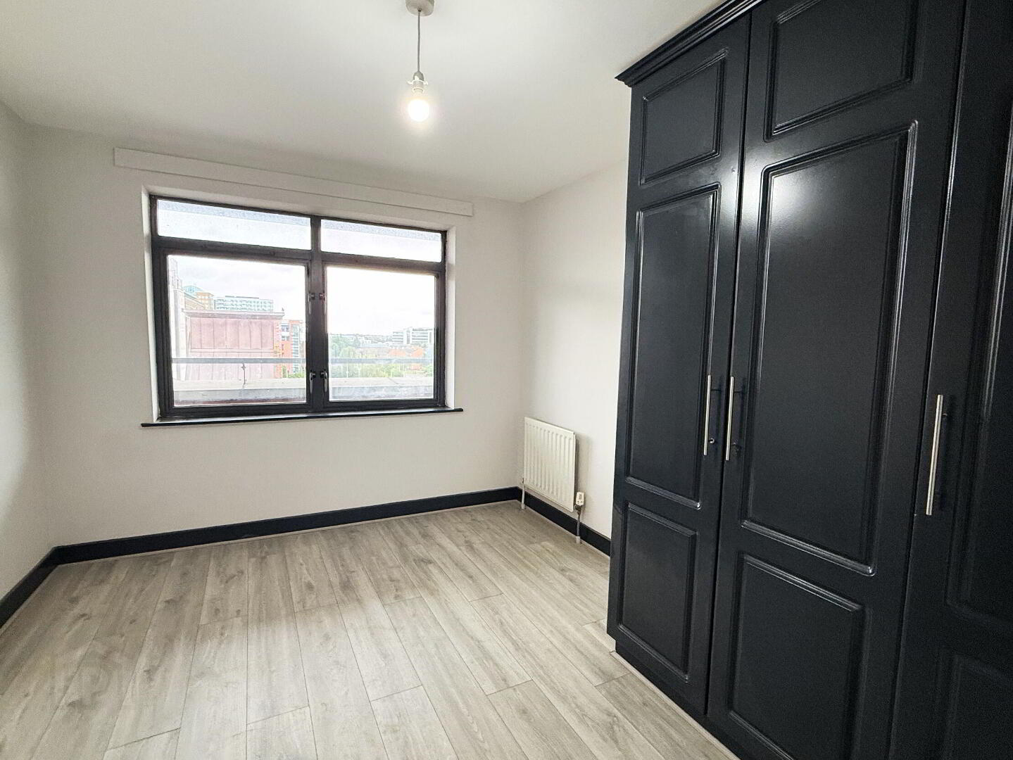 Apt 46 City Gate, 2 Sussex Place 6 of 9