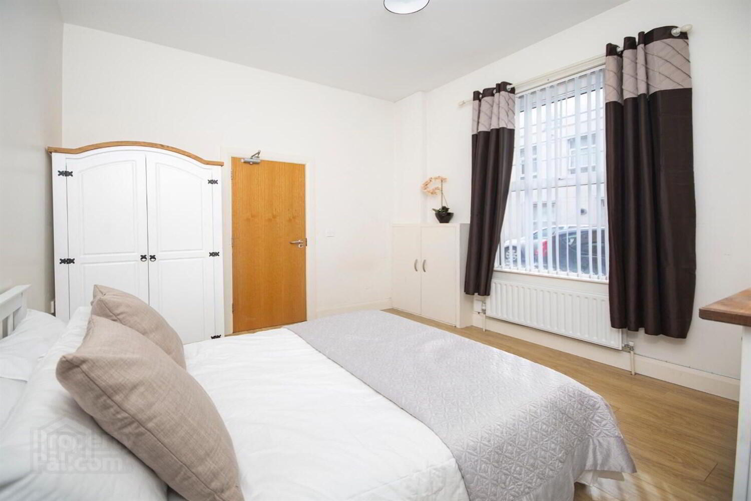 Room 1, 24 Magdala Street 1 of 10