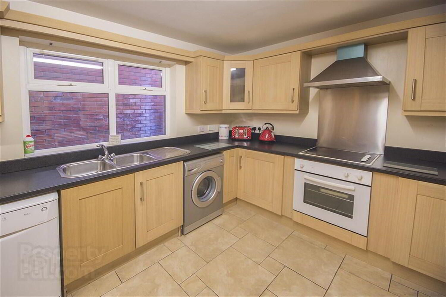 Room 1, 24 Magdala Street 6 of 10