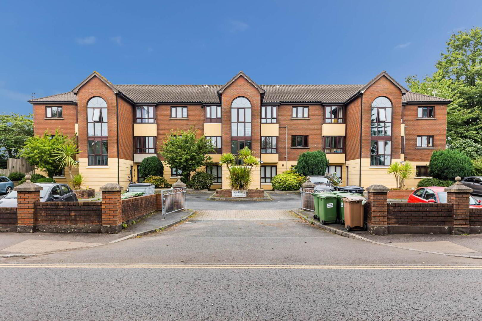 11 Waverley Court 2 of 13
