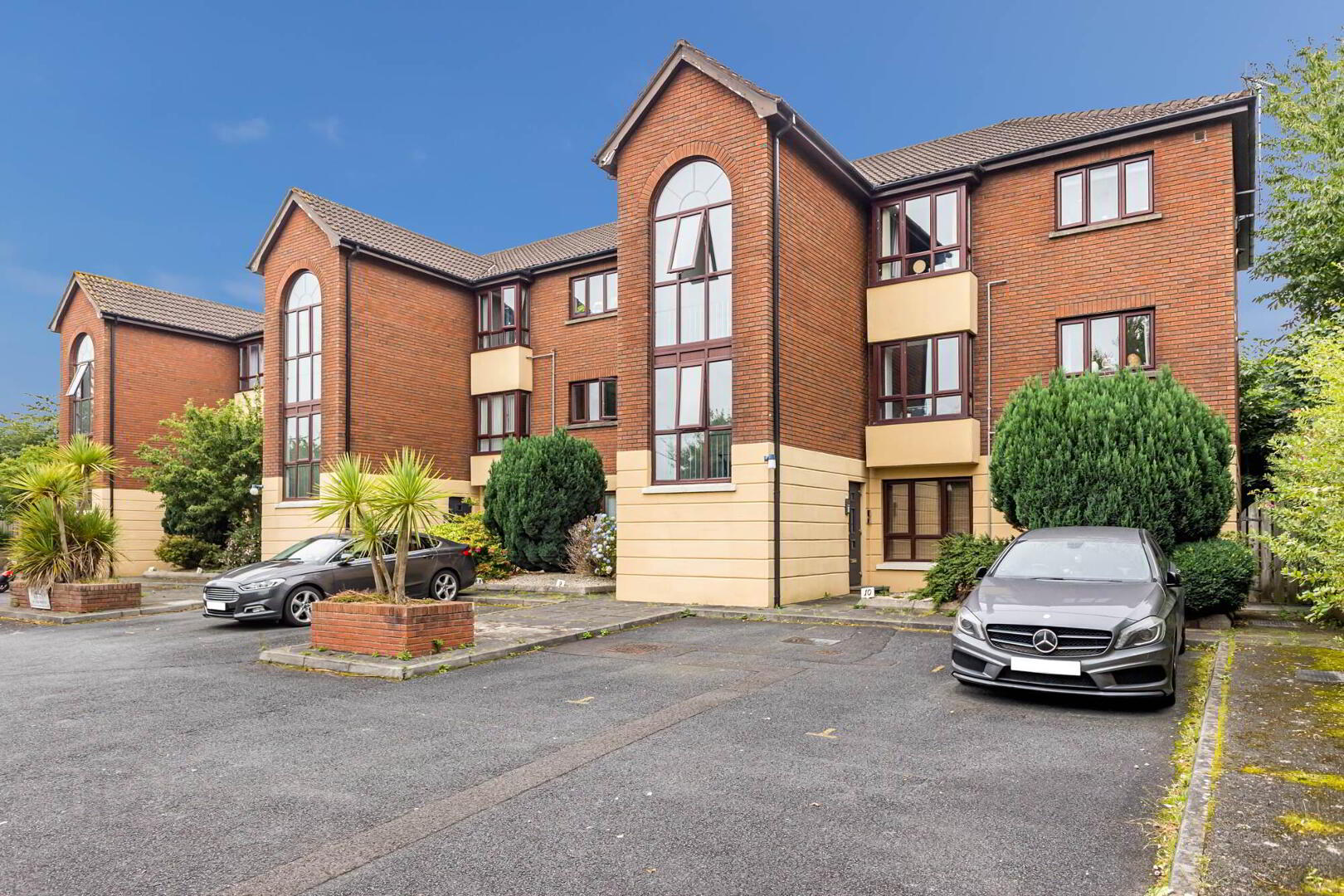 11 Waverley Court 1 of 13