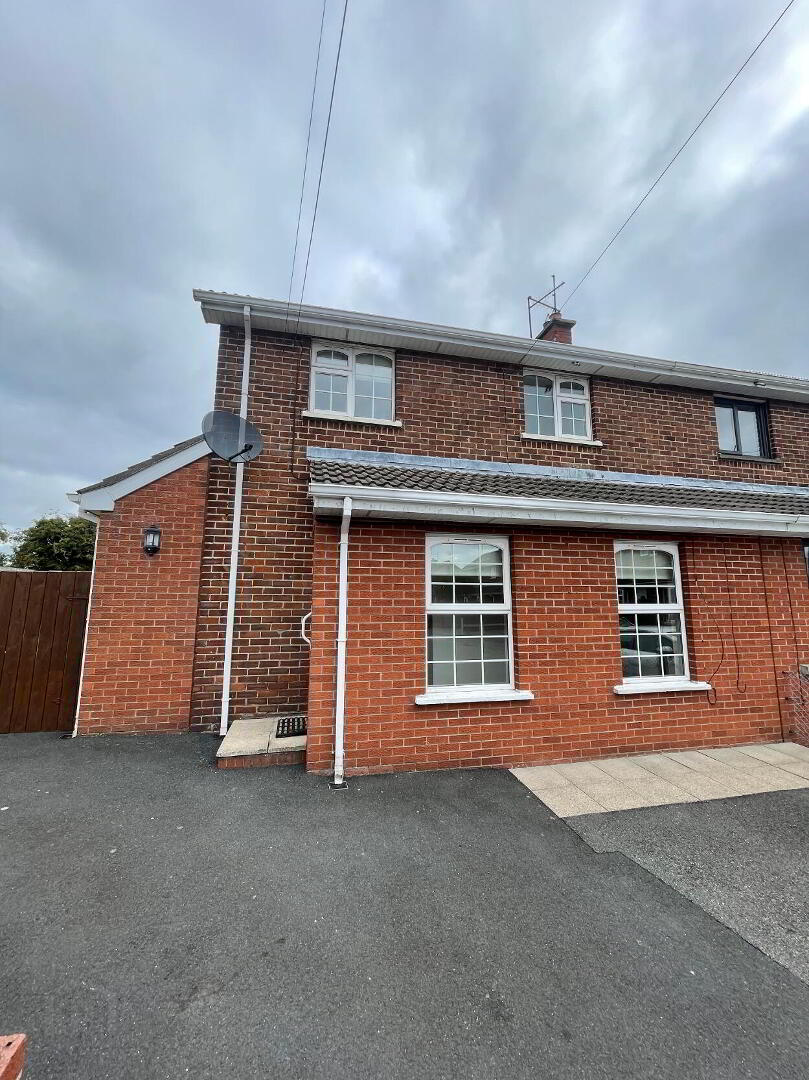 25 Meenagh Park 1 of 8