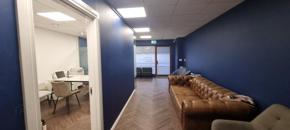 Unit 4, 39-55 Bloomfield Avenue 3 of 7