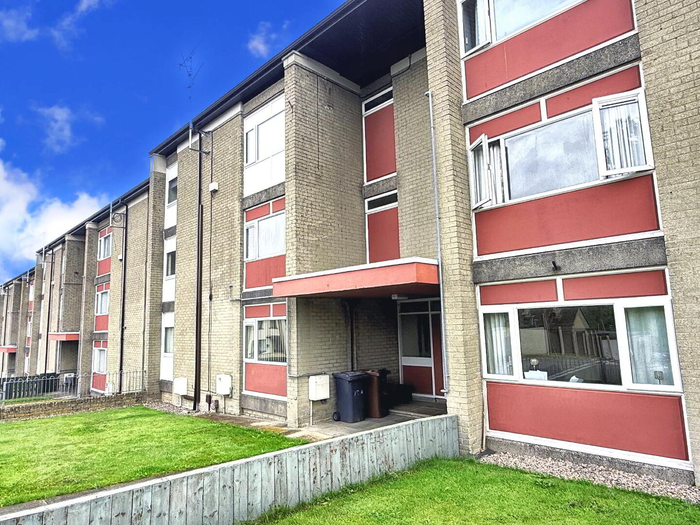 19c Inchcolm Avenue 1 of 2