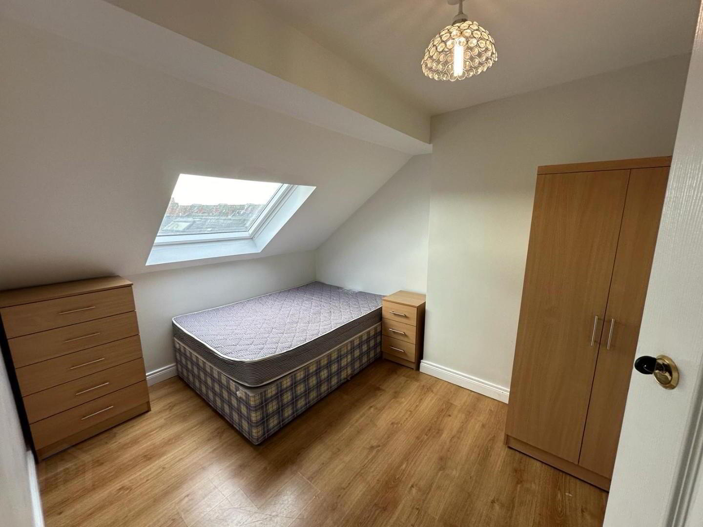Rooms, 17b Rugby Avenue 5 of 6