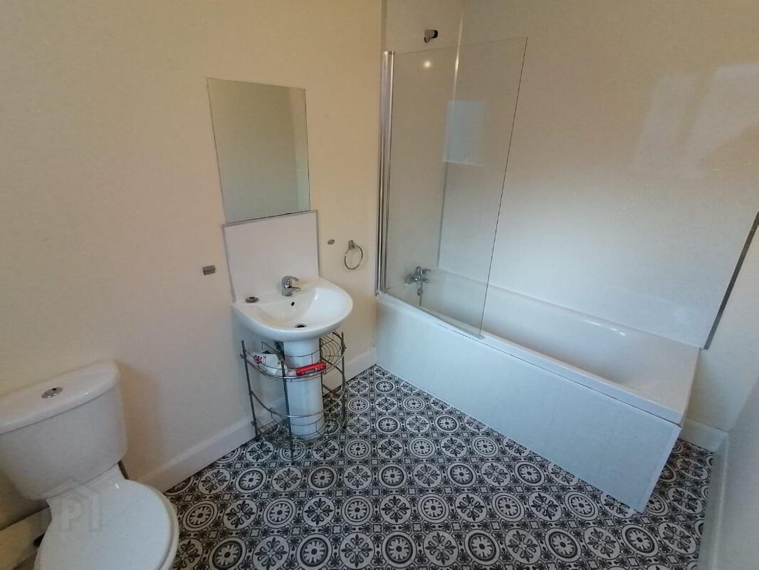 Room 5 - 109 Wellesley Avenue 5 of 7
